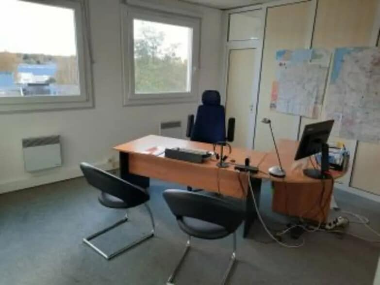 Bureau dans Compiègne à louer - Photo de l’immeuble – Image 3 sur 6