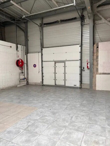 Local commercial dans Maurepas à louer - Photo intérieure – Image 2 sur 4