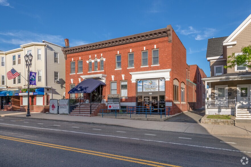 369 Broadway, Everett, MA à louer - Photo principale – Image 1 sur 7