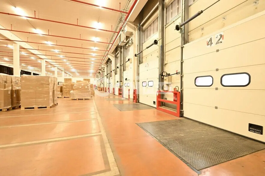 Bureau dans Saint-Quentin-Fallavier à louer - Photo de l’immeuble – Image 3 sur 10