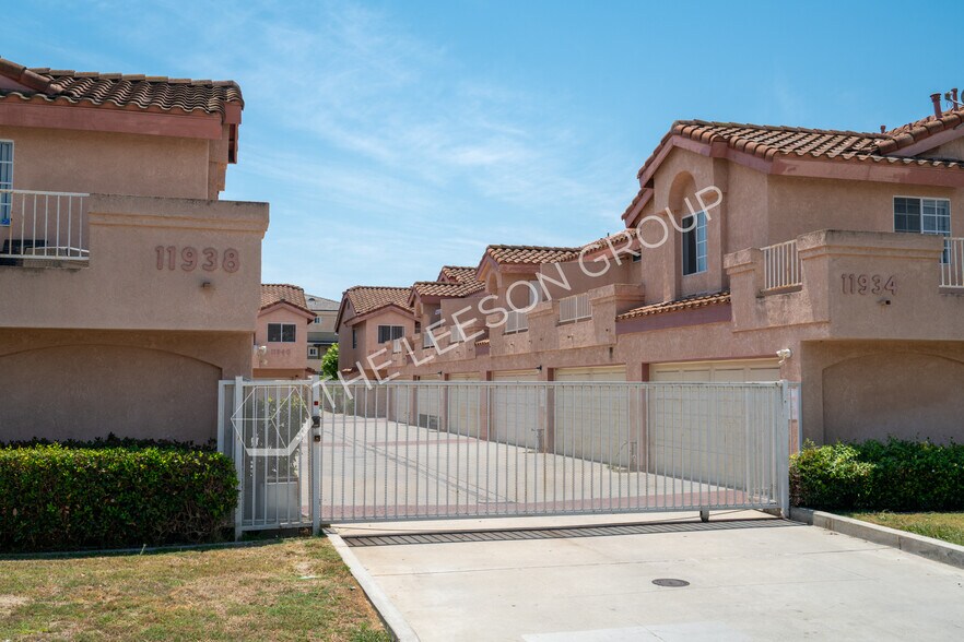 11932 207th St, Lakewood, CA à vendre - Photo de l’immeuble – Image 2 sur 17