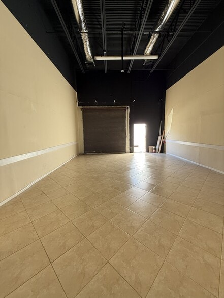 1620-1646 SE Village Green Dr, Port, Port Saint Lucie, FL à louer - Photo intérieure – Image 3 sur 10