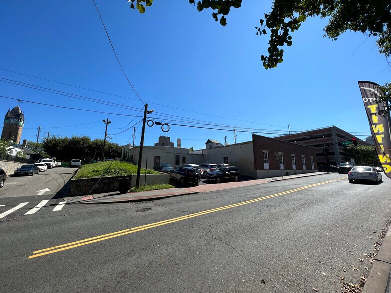 33 W Grand St, Elizabeth, NJ à louer - Photo de l’immeuble – Image 3 sur 10