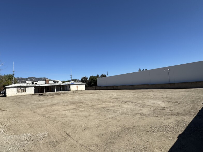 13241 Bradley Ave, Sylmar, CA à louer - Photo de l’immeuble – Image 1 sur 6