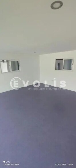 Local d'activités dans Villejust à vendre - Photo de l’immeuble – Image 2 sur 8