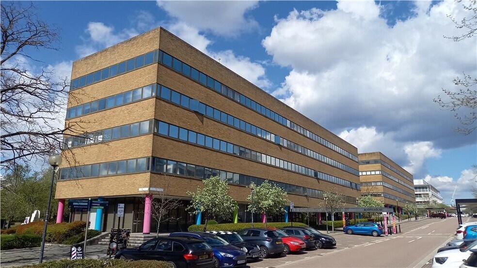 403-445 Midsummer Blvd, Milton Keynes à louer - Photo de l’immeuble – Image 1 sur 3