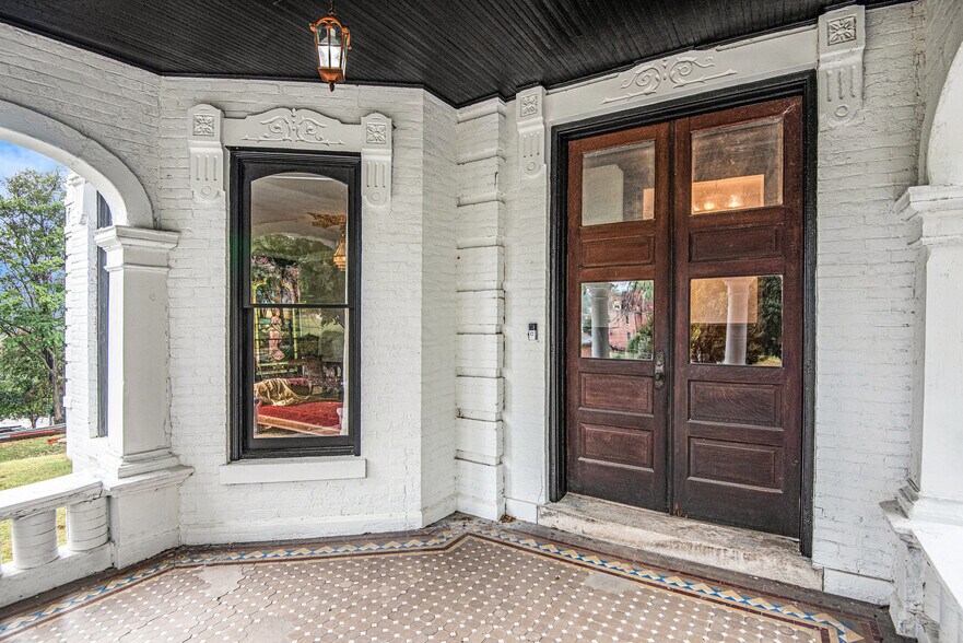 1311 Francis St, Saint Joseph, MO à vendre - Photo de l’immeuble – Image 3 sur 24