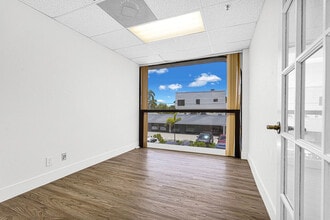 2691 E Oakland Park Blvd, Fort Lauderdale, FL à louer Photo de l’immeuble– Image 2 sur 8