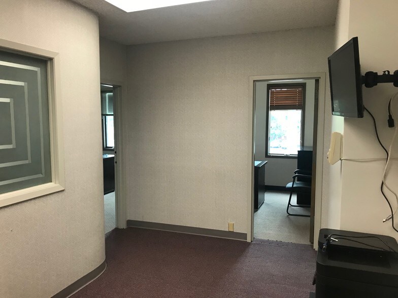 98-20 Metropolitan Ave, Forest Hills, NY à louer - Photo intérieure – Image 3 sur 6
