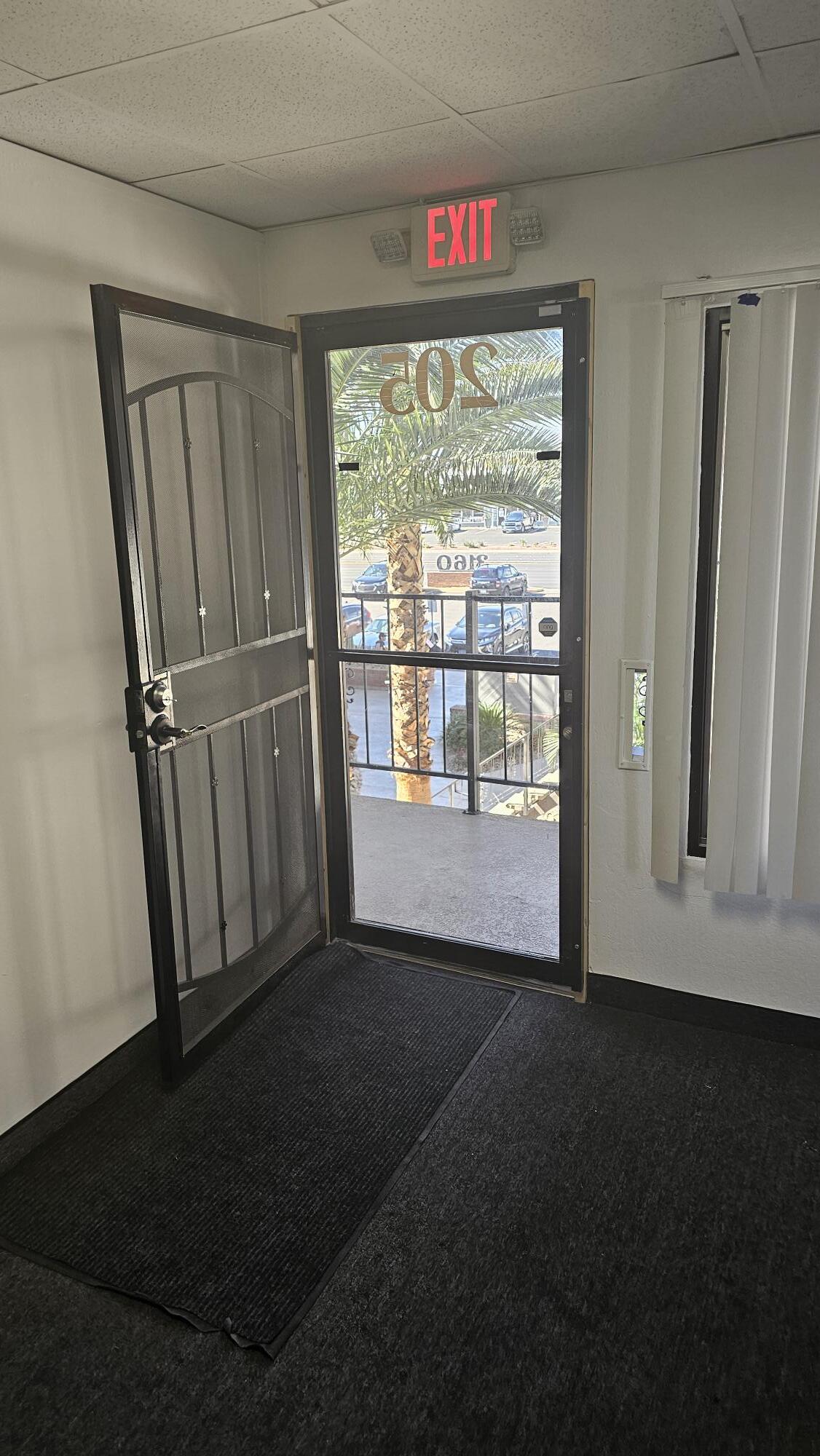 3160 S Valley View Blvd, Las Vegas, NV à louer Photo de l’immeuble– Image 1 sur 7