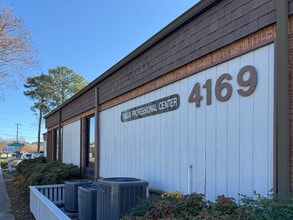 4169 Virginia Beach Blvd, Virginia Beach, VA à louer Photo de l’immeuble– Image 2 sur 3