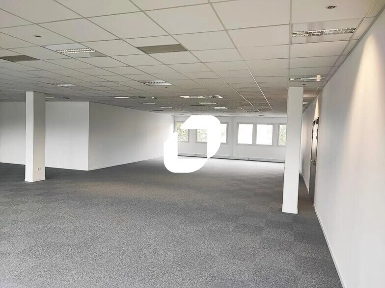 Bureau dans Bondy à louer - Photo de l’immeuble – Image 2 sur 5