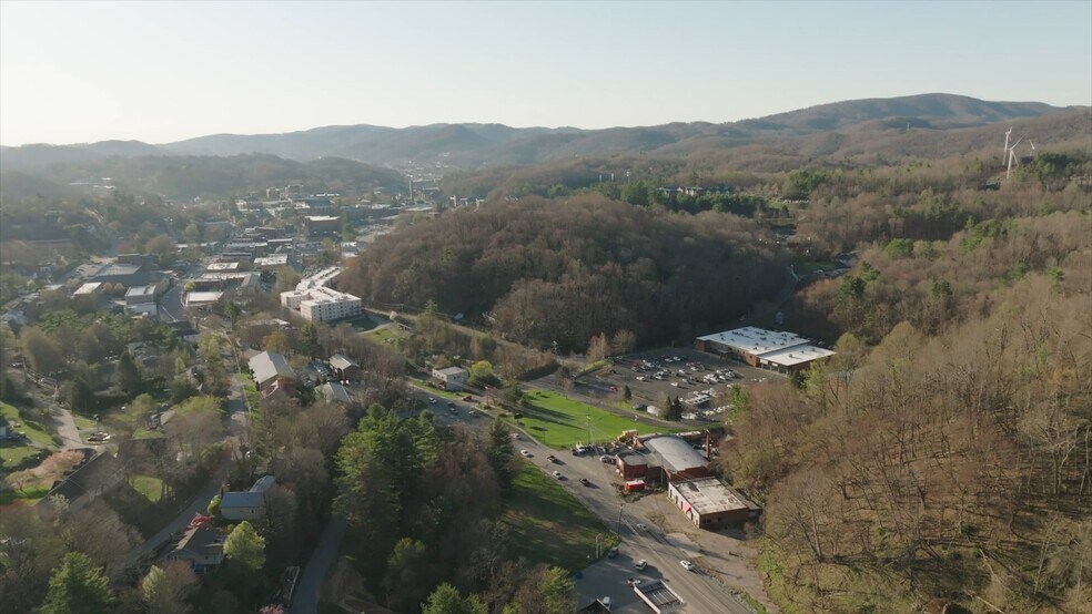 1187 West King St, Boone, NC à vendre - Vidéo sur l’annonce professionnelle – Image 2 sur 8