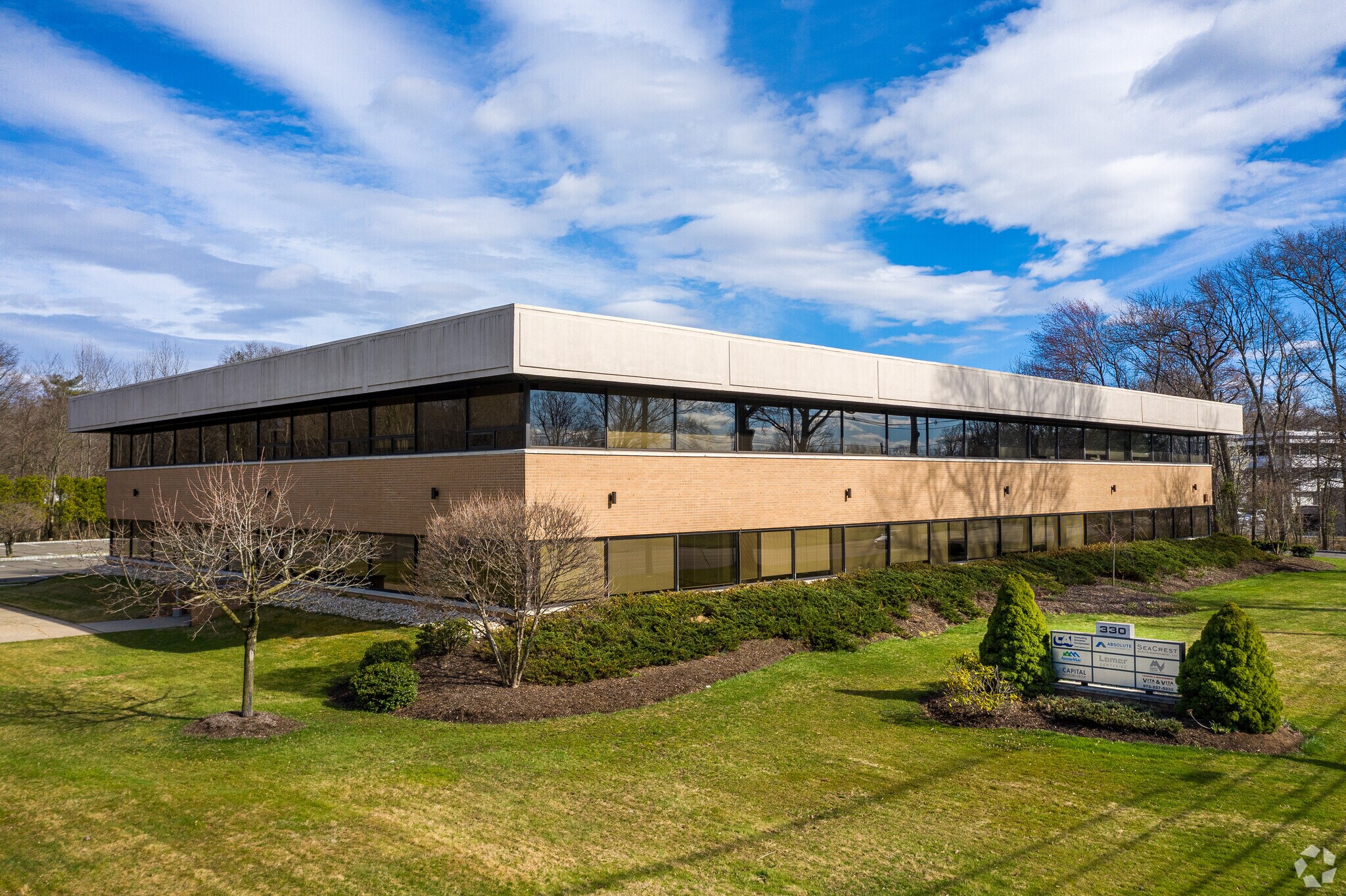 330 Passaic Ave, Fairfield, NJ à louer Photo de l’immeuble– Image 1 sur 5