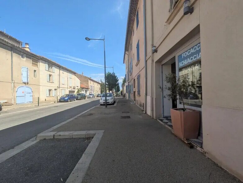 Local commercial dans Meyrargues à vendre - Photo de l’immeuble – Image 1 sur 7