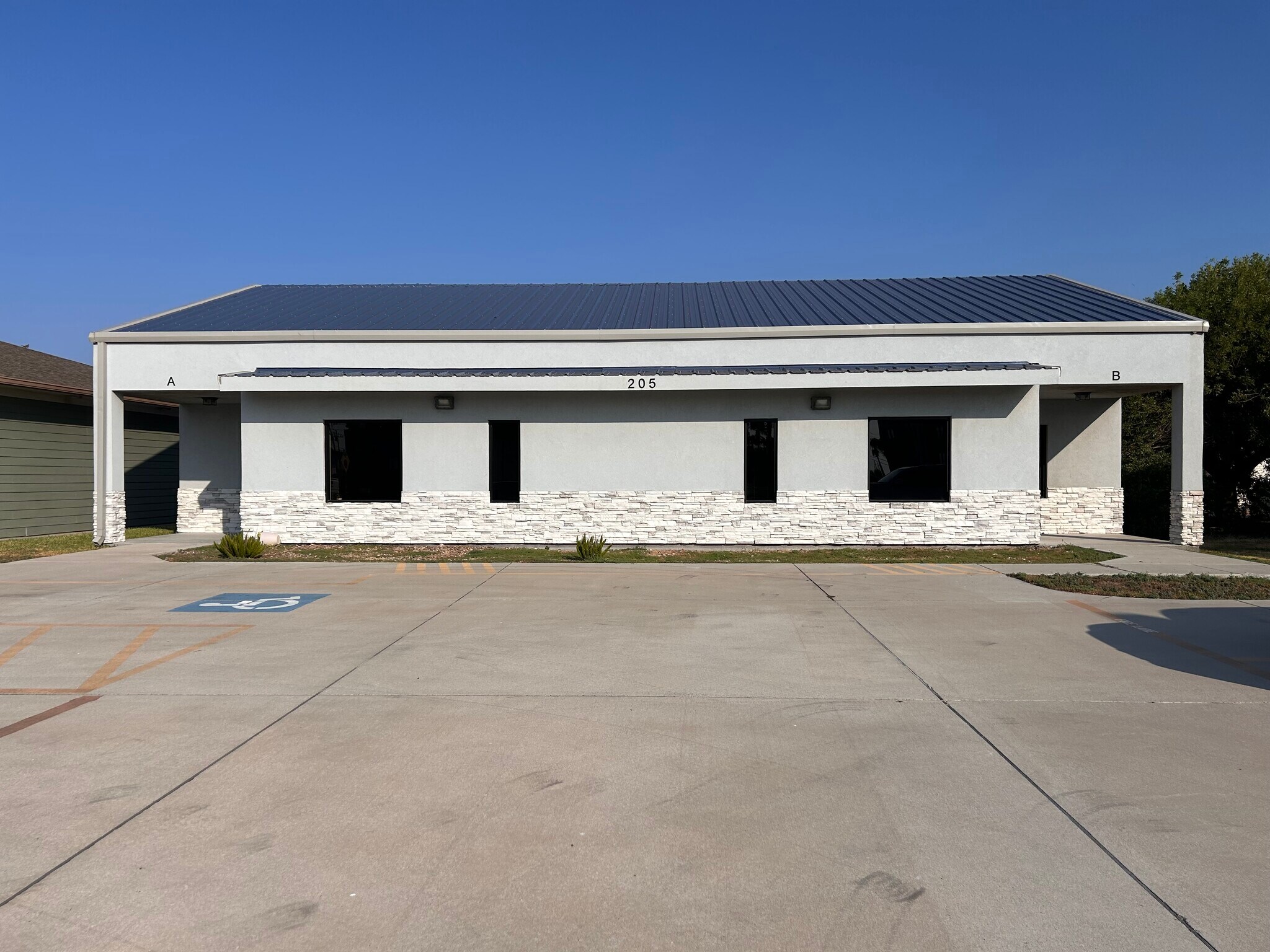 205 Cedar Dr, Portland, TX à louer Photo principale– Image 1 sur 14