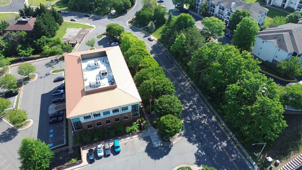 9110 Railroad Dr, Manassas Park, VA à vendre - Vidéo sur l’annonce professionnelle – Image 2 sur 19