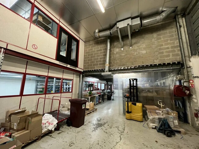 Plus de détails pour Local d’activités à vendre