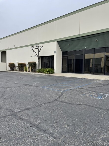 100 S Reservoir St, Pomona, CA à louer - Photo de l’immeuble – Image 2 sur 11
