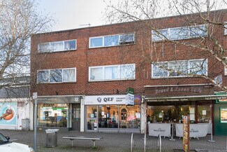 Plus de détails pour 72 Station Rd, Addlestone - Local commercial à louer