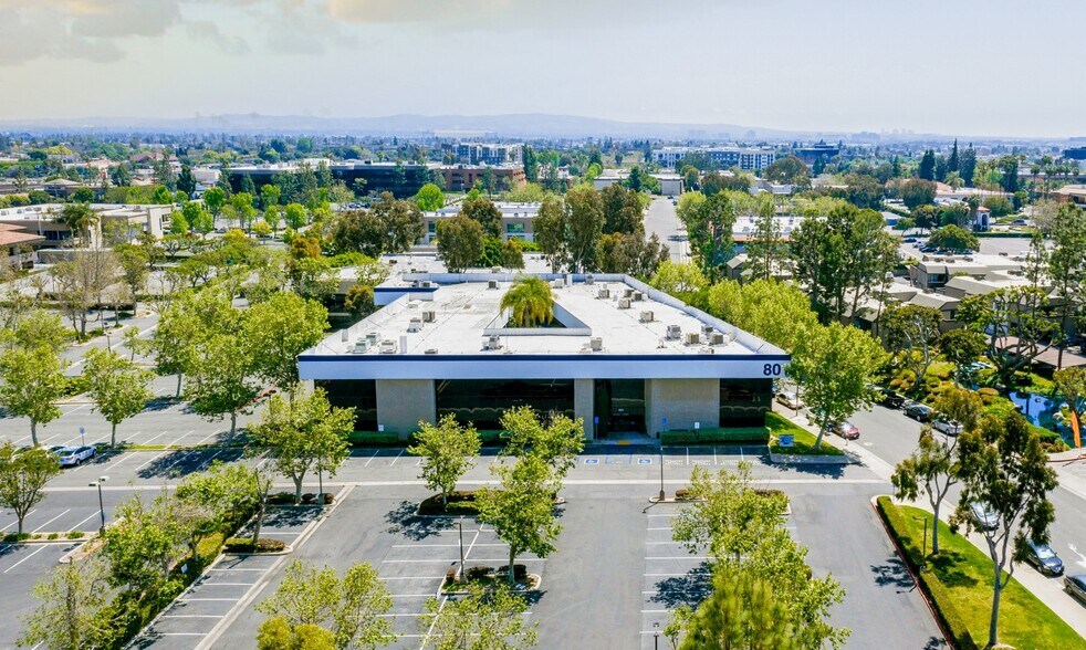 801 Parkcenter Dr, Santa Ana, CA à louer - Photo de l’immeuble – Image 1 sur 6