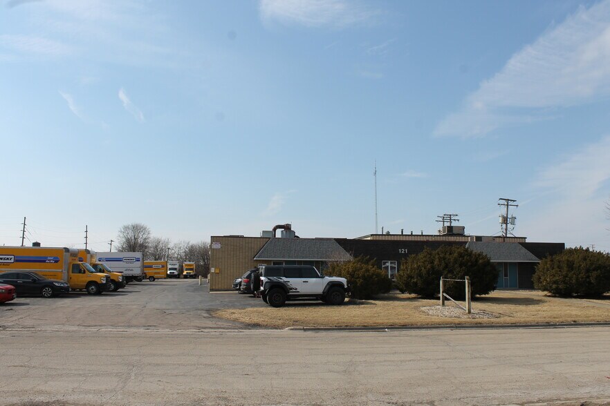 121 Industrial Dr, Dekalb, IL à vendre - Photo de l’immeuble – Image 2 sur 34
