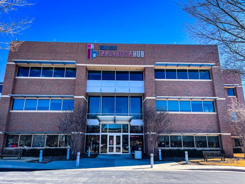 201 David L. Boren Blvd, Norman, OK à louer - Photo de l’immeuble – Image 1 sur 7