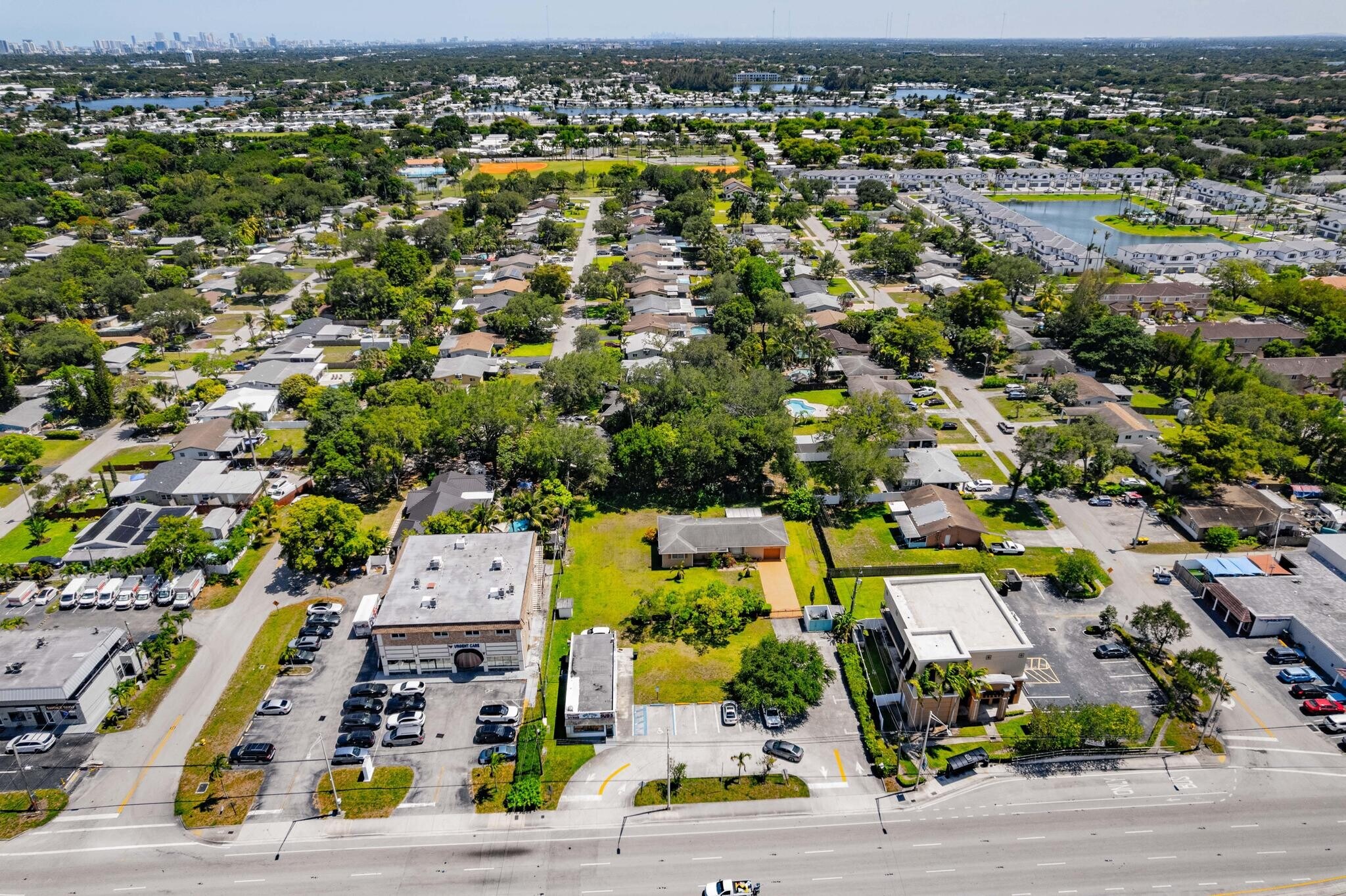 2972 Griffin Rd, Fort Lauderdale, FL à vendre Photo de l’immeuble– Image 1 sur 11