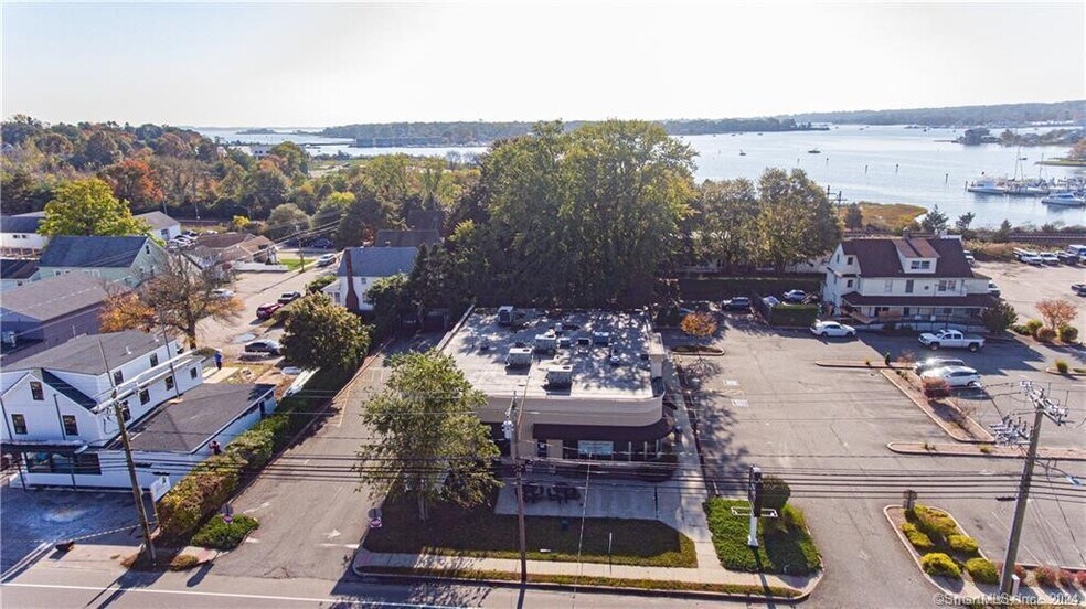 42 Williams Ave, Mystic, CT à louer - Photo de l’immeuble – Image 3 sur 12