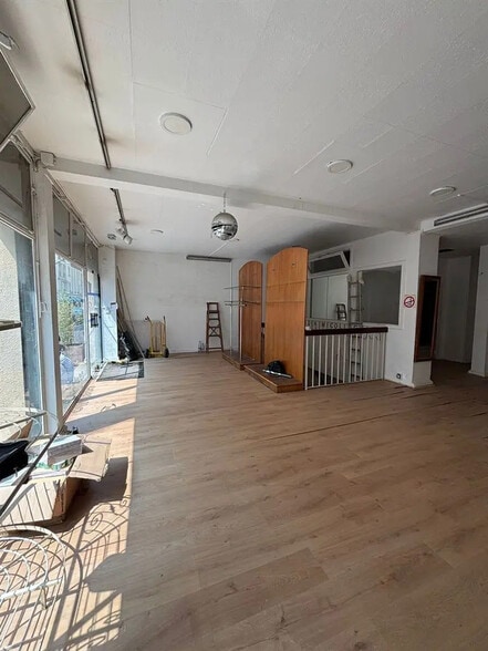 Local commercial dans Paris à louer - Photo de l’immeuble – Image 2 sur 6