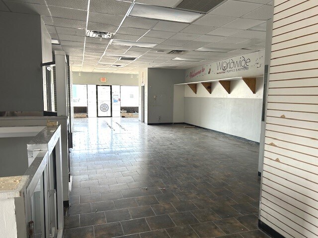 2560 Sunrise Hwy, Bellmore, NY à louer - Photo intérieure – Image 2 sur 10