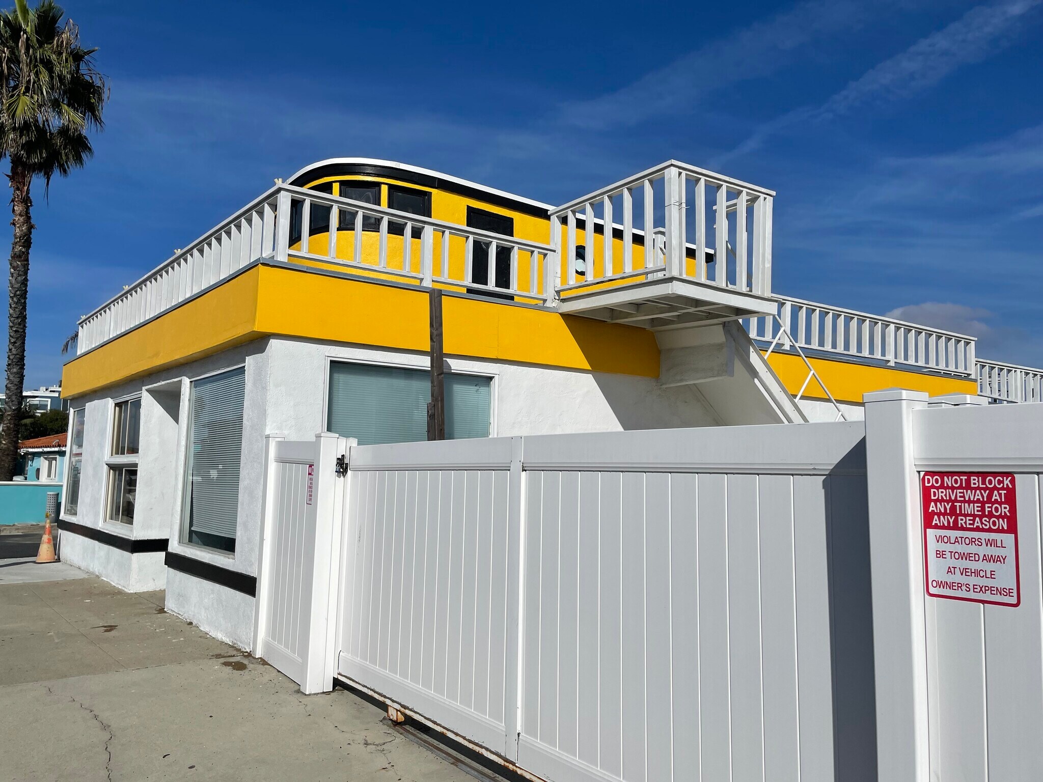 16732-16735 Pacific Coast Highway portefeuille de 2 biens à vendre sur LoopNet.fr Photo de l’immeuble– Image 1 sur 15