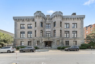 Plus de détails pour 92 High St, Medford, MA - Bureau à vendre