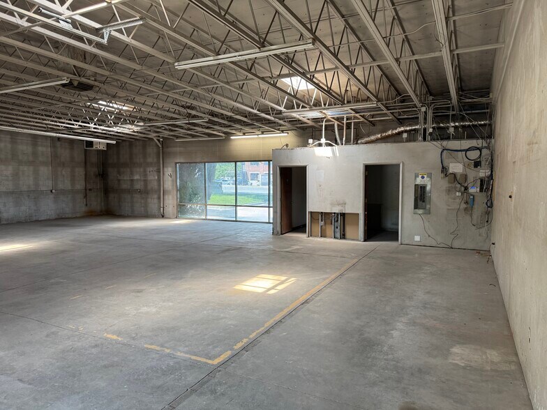 10255 S Redwood Rd, South Jordan, UT à louer - Photo de l’immeuble – Image 2 sur 5