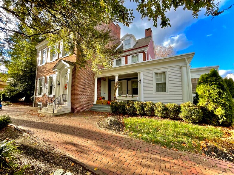 255 E Kings Hwy, Haddonfield, NJ à louer - Photo de l’immeuble – Image 1 sur 4