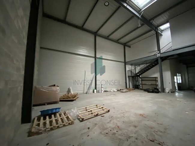 Plus de détails pour Local d'activités à louer