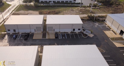 260-278 Springview Commerce Dr, DeBary, FL à louer Photo de l’immeuble– Image 1 sur 18