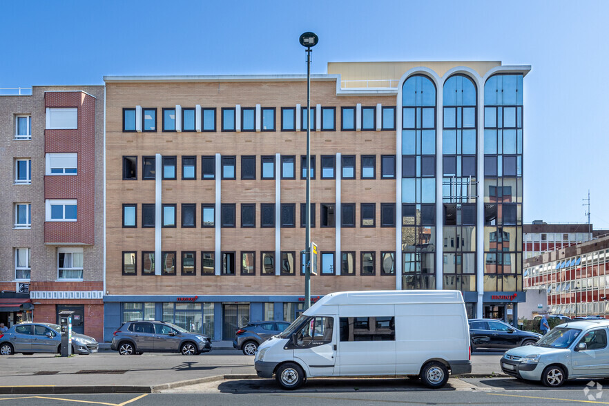 Bureau dans Clichy à louer - Photo de l’immeuble – Image 2 sur 2