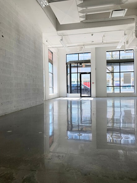 140-142 E Esplanade, North Vancouver, BC à louer - Photo intérieure – Image 3 sur 6