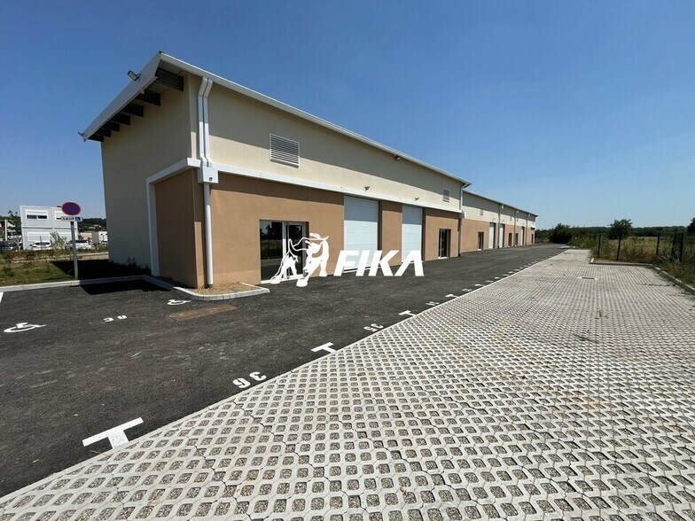 Local d'activités dans Castelginest à vendre - Photo de l’immeuble – Image 2 sur 9