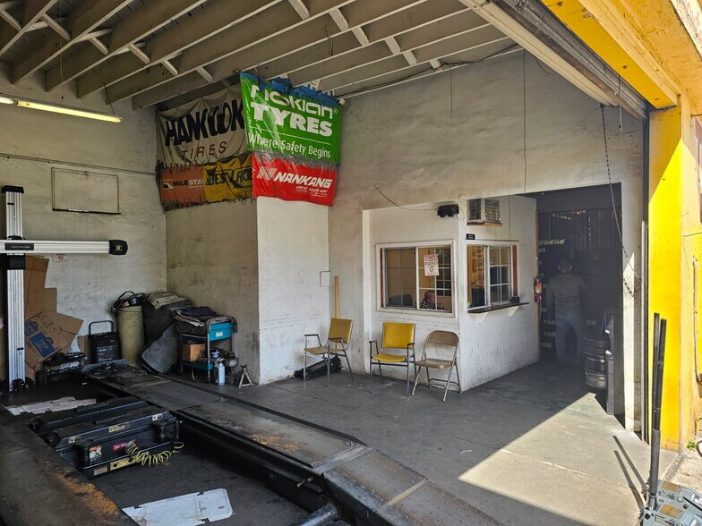 4346 E Cesar E Chavez Ave, Los Angeles, CA à vendre - Photo intérieure – Image 3 sur 4