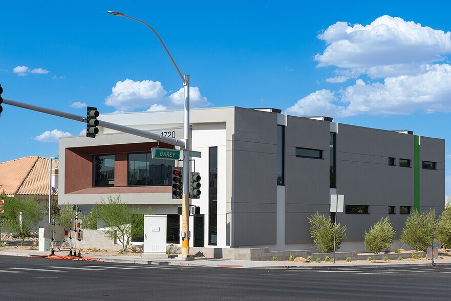 1720 S Buffalo Dr, Las Vegas, NV à louer - Photo de l’immeuble – Image 3 sur 3