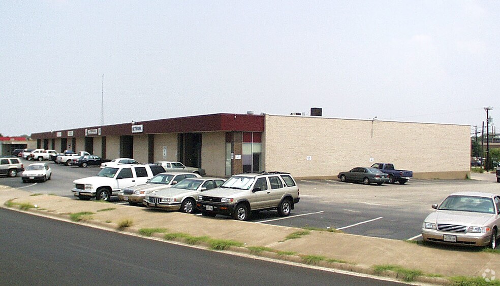 751 S Sherman St, Richardson, TX à louer - Photo de l’immeuble – Image 2 sur 3