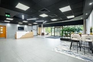 Plus de détails pour Wick Rd, Englefield Green - Bureau à louer
