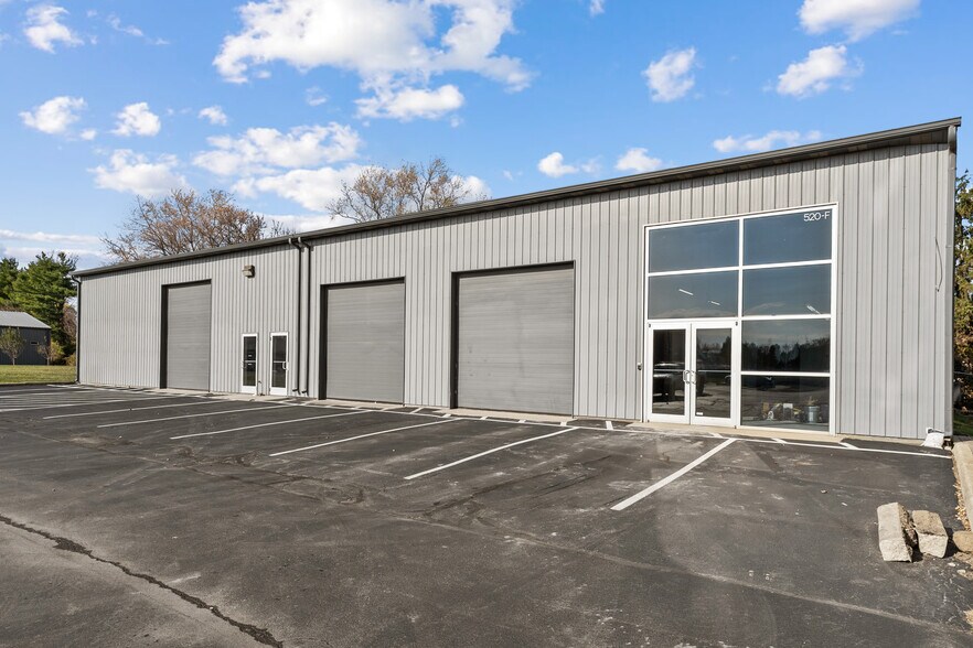 520 Industrial Dr, Carmel, IN à louer - Photo de l’immeuble – Image 1 sur 7