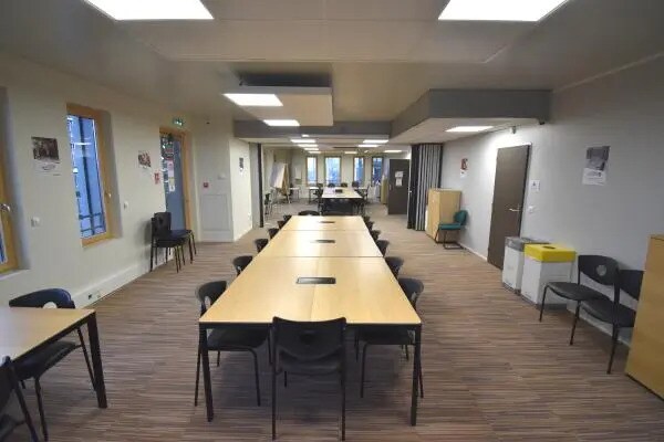 Local commercial dans Jonage à louer - Photo de l’immeuble – Image 3 sur 9