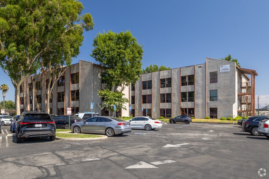 15335 Morrison St, Sherman Oaks, CA à louer - Photo principale – Image 2 sur 28