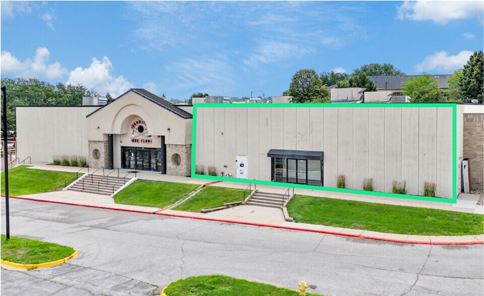 2700 University Ave, West Des Moines, IA à louer - Photo de l’immeuble – Image 2 sur 3