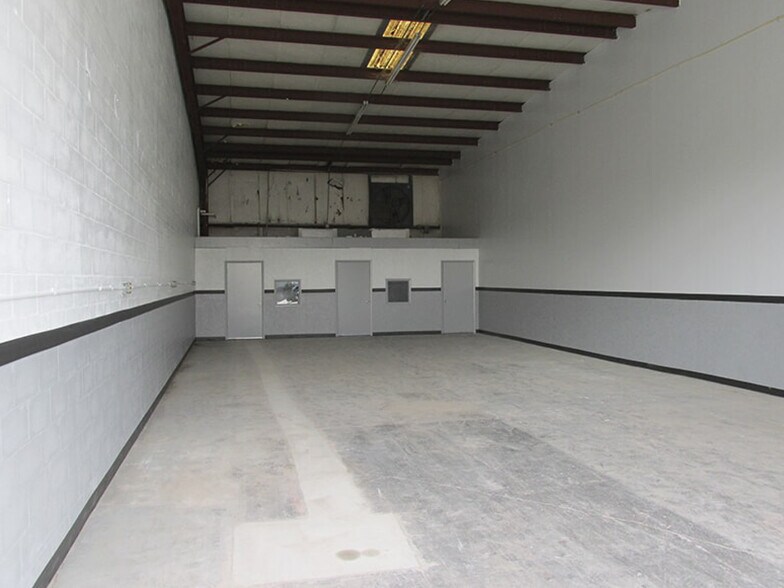 4302 E 10th Ave, Tampa, FL à louer - Photo intérieure – Image 3 sur 7