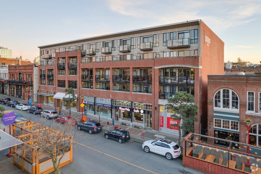 517 Fisgard Street and 524 & 530 Pandora portefeuille de 3 biens à vendre sur LoopNet.fr - Photo principale – Image 1 sur 7